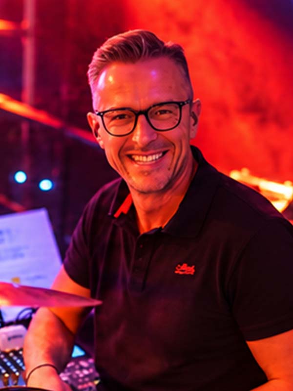 Steffen, Drums und Sampler bei COCO-BAND